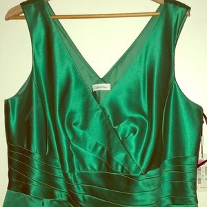 Beautiful Green Calvin Klein formal!